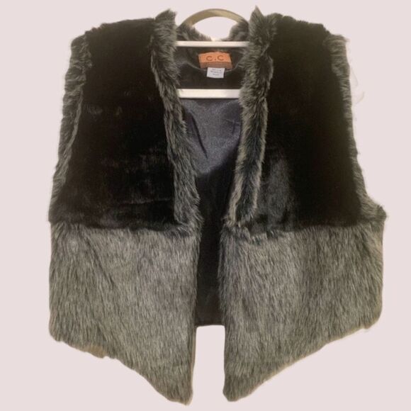 C&C’s Grey 2-toned Faux Fur Cropped Open Front Vest - Picture 1 of 9